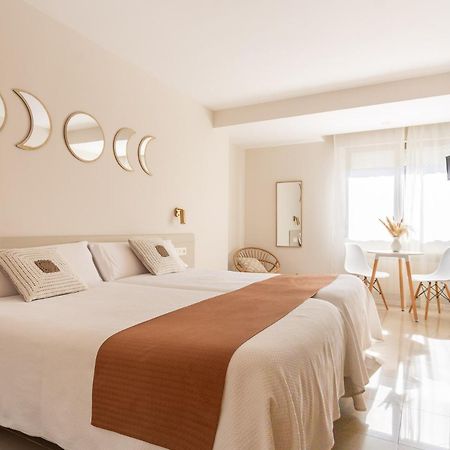 Hostal Lobrega Торресилья-Эн-Камерос Экстерьер фото