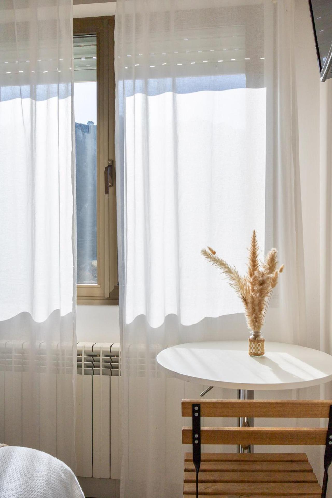 Hostal Lobrega Торресилья-Эн-Камерос Экстерьер фото