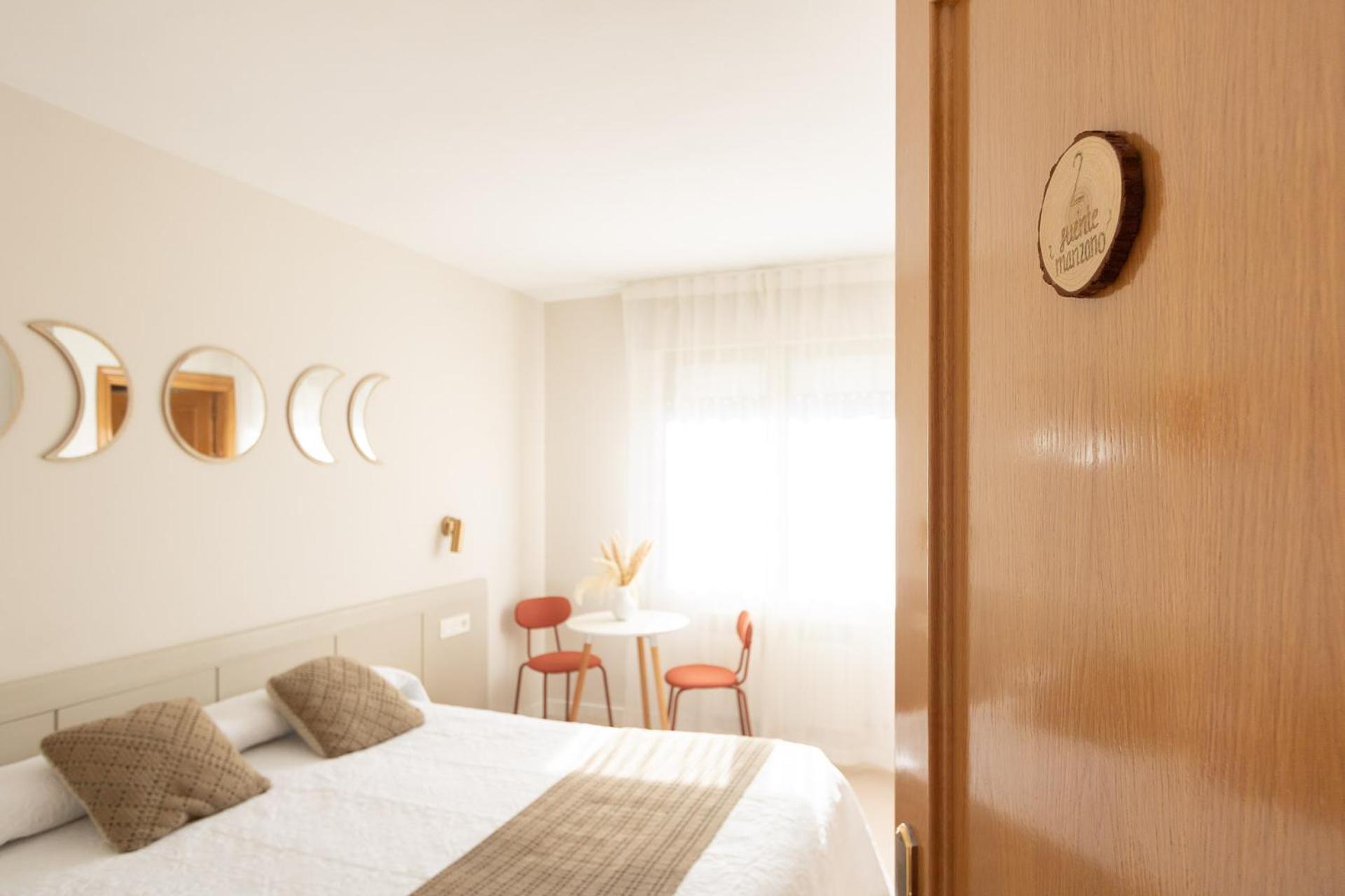 Hostal Lobrega Торресилья-Эн-Камерос Экстерьер фото