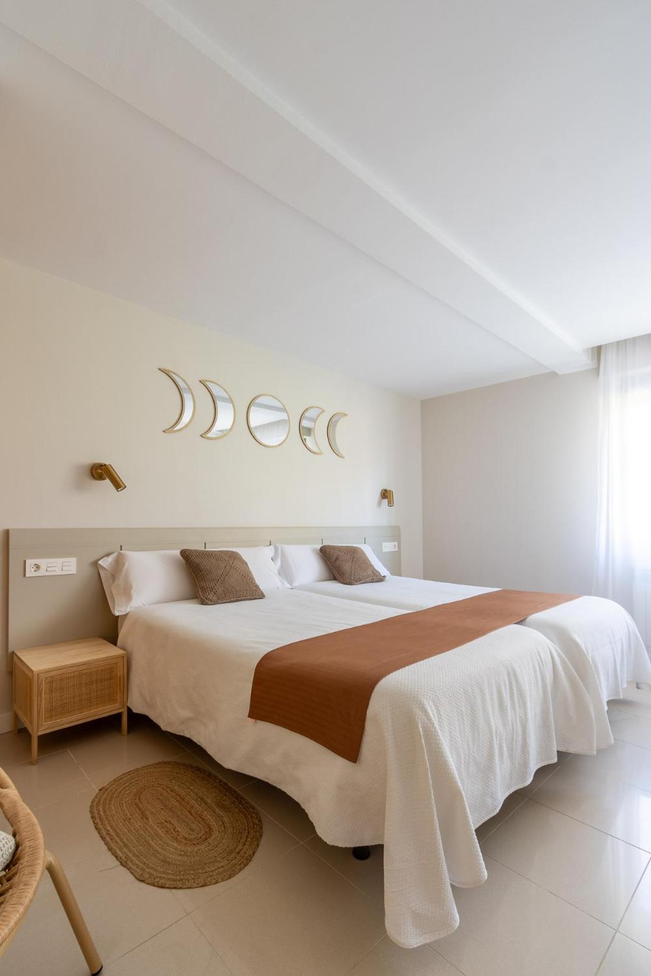 Hostal Lobrega Торресилья-Эн-Камерос Экстерьер фото