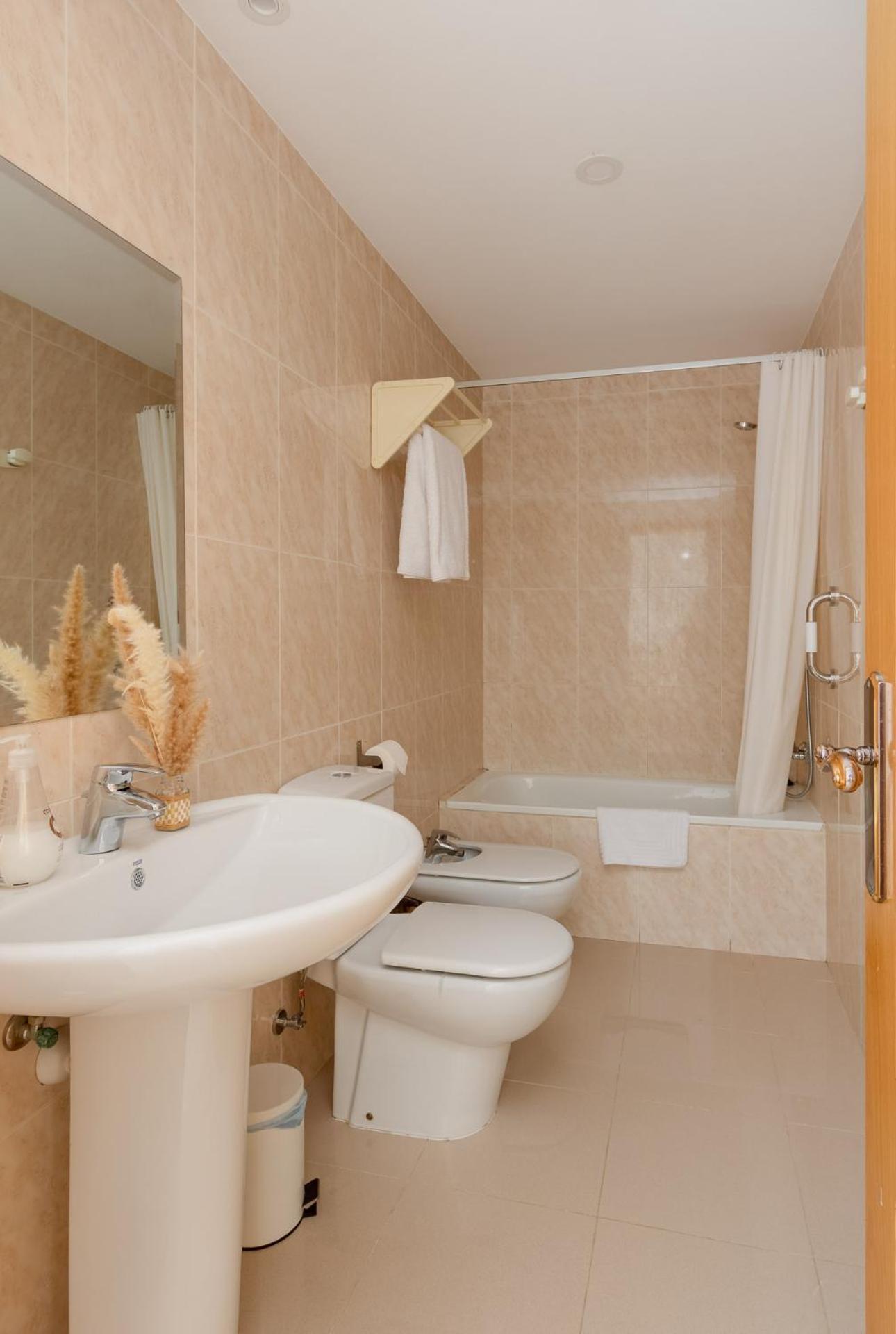 Hostal Lobrega Торресилья-Эн-Камерос Экстерьер фото